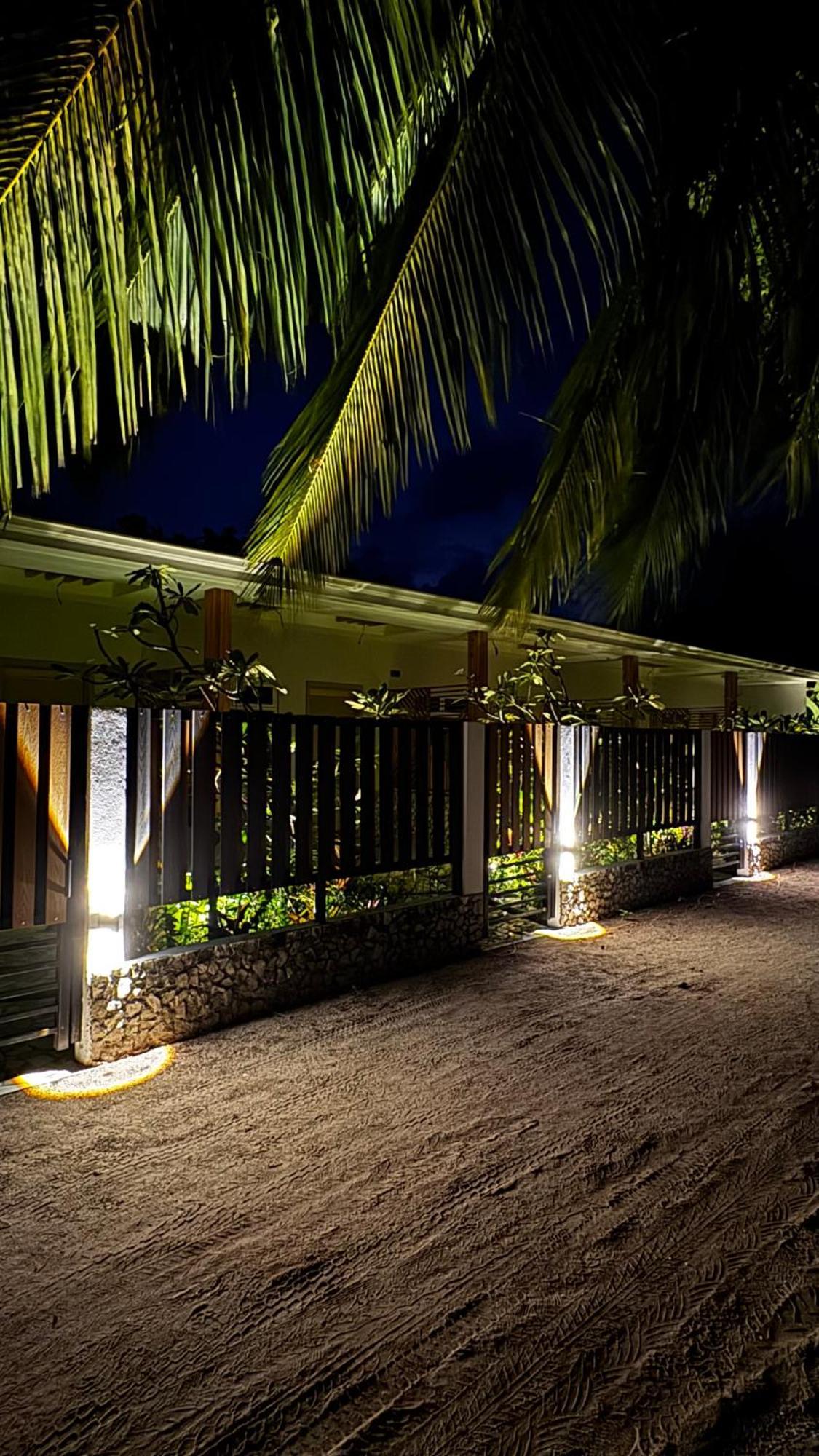 Three Hearts Guesthouse And Villas Fulhadhoo Camera foto