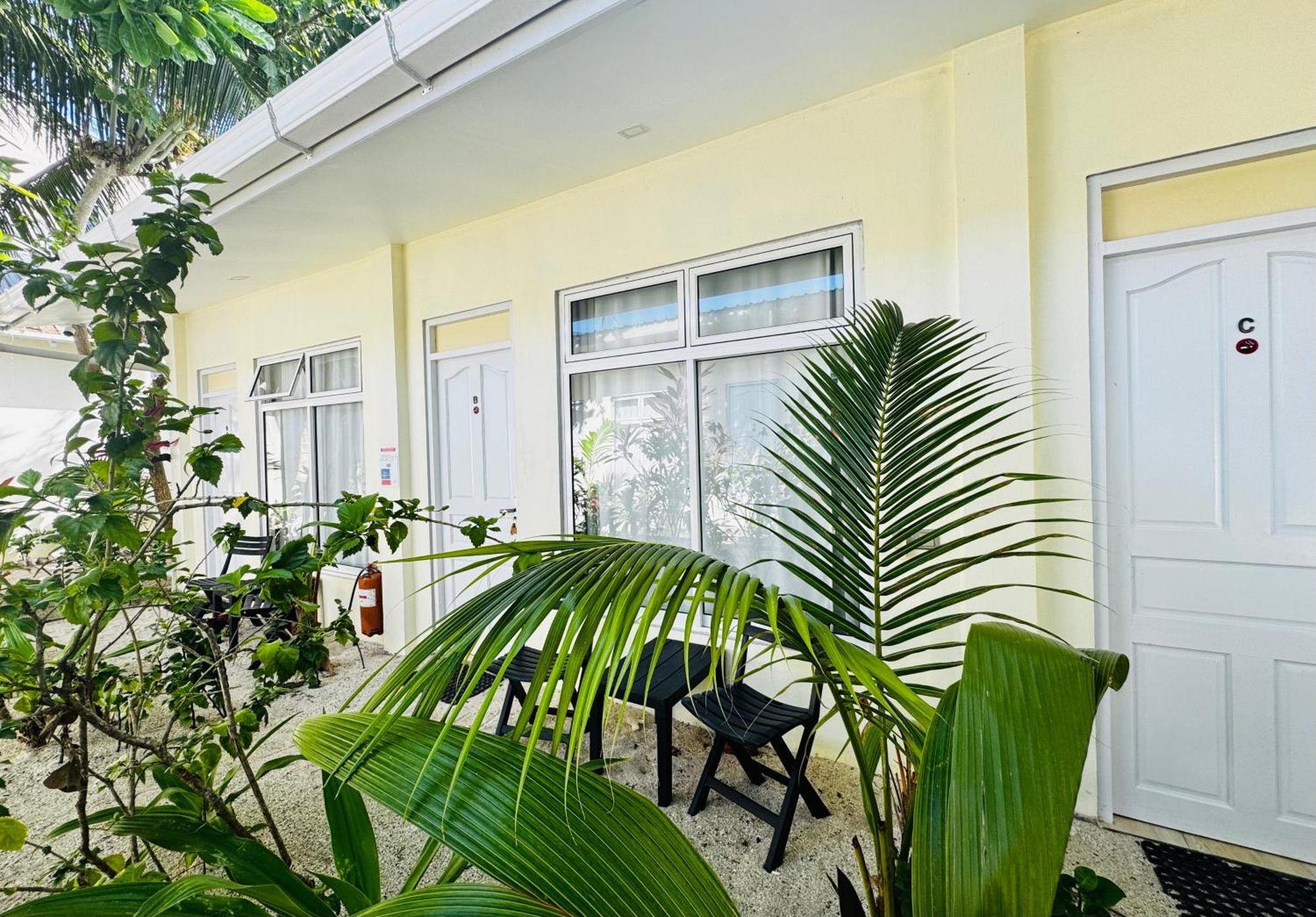Three Hearts Guesthouse And Villas Fulhadhoo Esterno foto